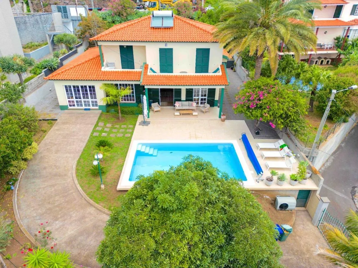 Villa Leonardo Caniço